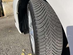 Bianco Usata 2016 Toyota Auris Hybrid Active Tre volumi | 7690 € (Super prezzo)