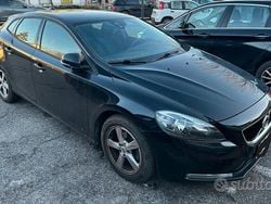 Nero Usata 2017 Volvo V40 Kinetic Tre volumi | 9900 €