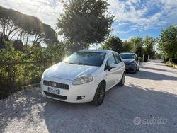 Bianco Usata 2009 Fiat Grande Punto Due volumi | 2000 € (Buon prezzo)