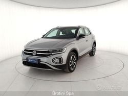 Grigio metallizzato Usata 2023 VW T-Roc Style SUV | 22.800 € (Buon prezzo)