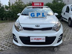 Bianco Usata 2016 Kia Rio Due volumi | 6200 € (Buon prezzo)
