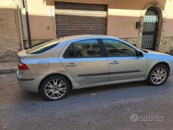 Usata 2004 Renault Laguna II Tre volumi | 2250 €