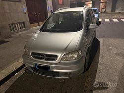 Grigio Usata 2005 Opel Zafira Design Edition Monovolume | 2000 €