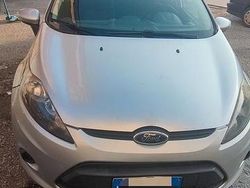 Grigio Usata 2011 Ford Fiesta Due volumi | 2000 €