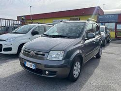Grigio Usata 2010 Fiat Panda Emotion Tre volumi | 3700 € (Buon prezzo)