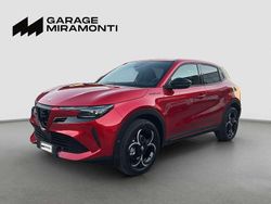 Rosso Nuova 2025 Alfa Romeo Junior Edizione Speciale SUV | 31.990 € (Cara)