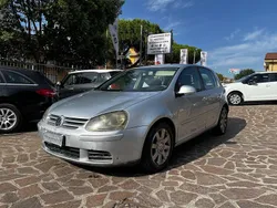 Argento Usata 2004 VW Golf V Comfortline Tre volumi | 2490 € (Super prezzo)
