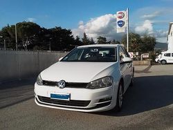 Bianco Usata 2014 VW Golf VII Comfortline Tre volumi | 8800 € (Buon prezzo)