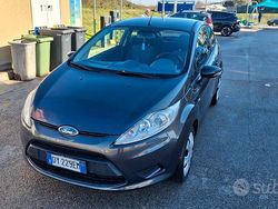 Grigio Usata 2009 Ford Fiesta Due volumi | 1999 € (Super prezzo)