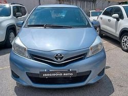 Blu Usata 2013 Toyota Yaris Tre volumi | 7299 € (Buon prezzo)