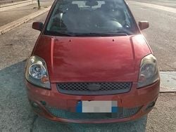 Rosso Usata 2007 Ford Fiesta Due volumi | 1800 € (Buon prezzo)