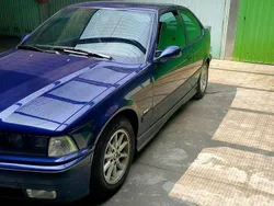 Blu/azzurro Usata 1999 BMW 316 Compact Due volumi | 3000 €