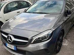 Grigio Usata 2018 Mercedes A180 Tre volumi | 15.900 € (Buon prezzo)