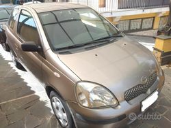 Grigio Usata 2003 Toyota Yaris Due volumi | 1200 € (Buon prezzo)