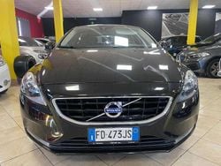 Nero Usata 2016 Volvo V40 Kinetic Tre volumi | 6490 € (Buon prezzo)