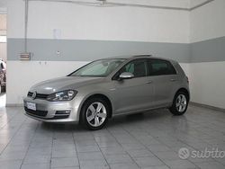 Grigio Usata 2015 VW Golf Highline Tre volumi | 7600 € (Ottimo prezzo)