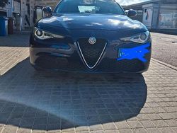 Blu/azzurro Usata 2018 Alfa Romeo Giulia Executive Tre volumi | 16.000 € (Super prezzo)