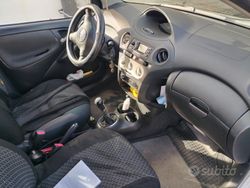 Grigio Usata 2005 Toyota Yaris Tre volumi | 1300 €