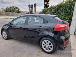 Nero Usata 2015 Kia Rio Active Tre volumi | 7200 € (Buon prezzo)