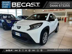 Bianco pastello Usata 2024 Toyota Aygo Active Due volumi | 12.800 € (Super prezzo)