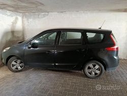 Nero Usata 2010 Renault Scénic Monovolume | 3500 € (Buon prezzo)