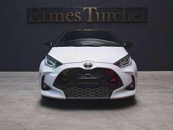 Platinum pearl white & black Usata 2022 Toyota Yaris Hybrid Sport Tre volumi | 23.500 € (Molto cara)