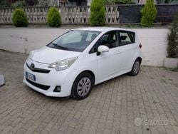 Bianco Usata 2011 Toyota Verso-S Active Monovolume | 4500 € (Buon prezzo)