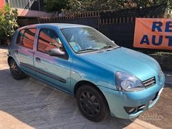 Verde Usata 2009 Renault Clio II Tre volumi | 3700 € (Buon prezzo)