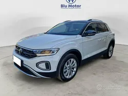 Pure white deep black perlato Usata 2022 VW T-Roc Life SUV | 22.900 € (Cara)