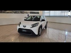 Bianco Usata 2023 Toyota Aygo Active Due volumi | 14.500 € (Molto cara)