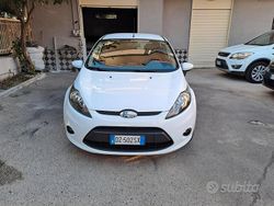 Bianco Usata 2009 Ford Fiesta Titanium Tre volumi | 2999 € (Buon prezzo)