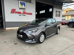 Grigio Usata 2021 Toyota Yaris Hybrid Business Edition Tre volumi | 16.500 € (Buon prezzo)