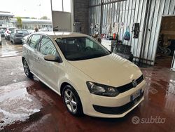 Bianco Usata 2015 VW Polo Comfortline Tre volumi | 4990 € (Super prezzo)
