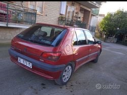 Rosso Usata 1996 Peugeot 306 Premium Tre volumi | 800 € (Buon prezzo)
