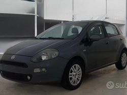 Grigio Usata 2015 Fiat Punto Lounge Tre volumi | 4800 € (Buon prezzo)