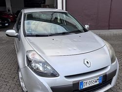 Arancione Usata 2009 Renault Clio II Dynamique Tre volumi | 2500 € (Super prezzo)