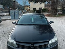 Nero Usata 2007 Opel Astra Tre volumi | 2500 € (Molto cara)
