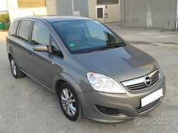 Grigio Usata 2008 Opel Zafira Monovolume | 2199 € (Ottimo prezzo)