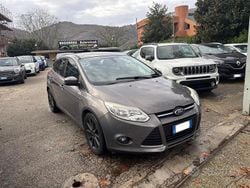 Grigio Usata 2014 Ford Focus Tre volumi | 7700 € (Buon prezzo)