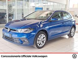 Reef blue metallizzato Usata 2024 VW Polo Style Tre volumi | 18.900 € (Buon prezzo)