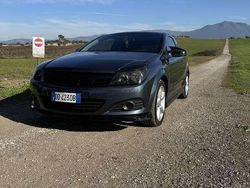 Bianco Usata 2006 Opel Astra GTC Cosmo Coupé | 3800 € (Buon prezzo)