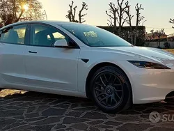 Bianco Usata 2024 Tesla Model 3 Long Range Tre volumi | 42.200 € (Molto cara)