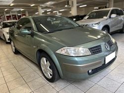 Verde metallizzato Usata 2004 Renault Mégane Cabriolet Dynamique Cabrio | 3990 €