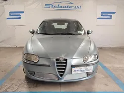 Grigio Usata 2002 Alfa Romeo 147 Distinctive Due volumi | 1990 € (Buon prezzo)