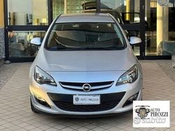 Grigio Usata 2014 Opel Astra Cosmo Tre volumi | 6500 € (Buon prezzo)
