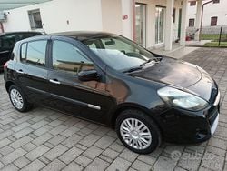 Nero Usata 2010 Renault Clio II Luxe Tre volumi | 2490 € (Super prezzo)