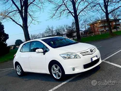 Bianco Usata 2012 Toyota Auris Active Tre volumi | 4300 € (Ottimo prezzo)