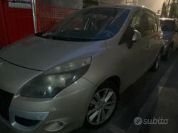 Giallo Usata 2009 Renault Scénic III Monovolume | 2500 € (Ottimo prezzo)
