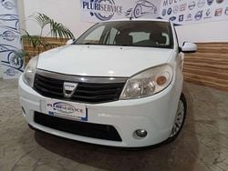 Bianco Usata 2010 Dacia Sandero Lauréate Tre volumi | 3500 € (Buon prezzo)