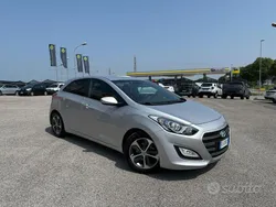 Argento Usata 2016 Hyundai i30 Classic Tre volumi | 9700 € (Cara)